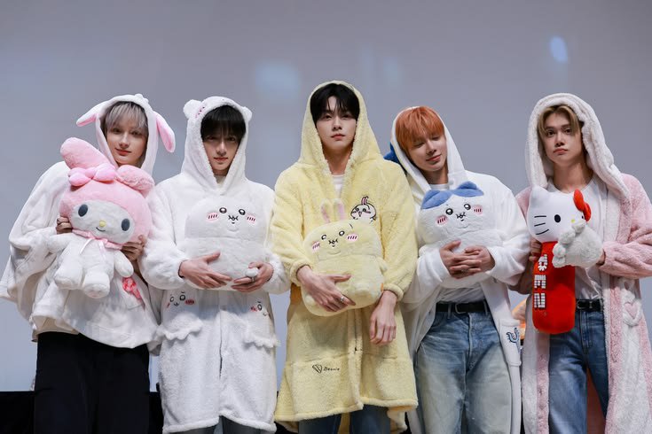 hyukalover7's tweet photo. #moatwt looking for moots!!!!(⁠◍⁠•⁠ᴗ⁠•⁠◍⁠)
- 17 she/her
- ot5 ♡ huening kai bias🐧
- other artists i listen to: YJ, enhypen, cortis, santos bravos, cutie street, elliott Smith, hanabie, otoboke beaver, title fight, cap'n jazz,nails,XLOV
Interact if you wanna be moots! https://t.co/iPT92ccG8F