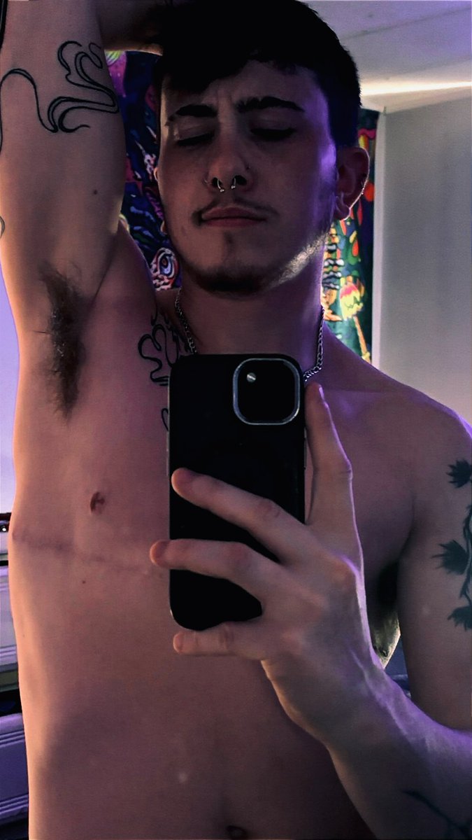 unhuman6_9's tweet photo. Go ahead take a whiff😏🥴 #Transmasc #FTM #lgbt #mirrorselfie #OF https://t.co/n1ngqOe5vG