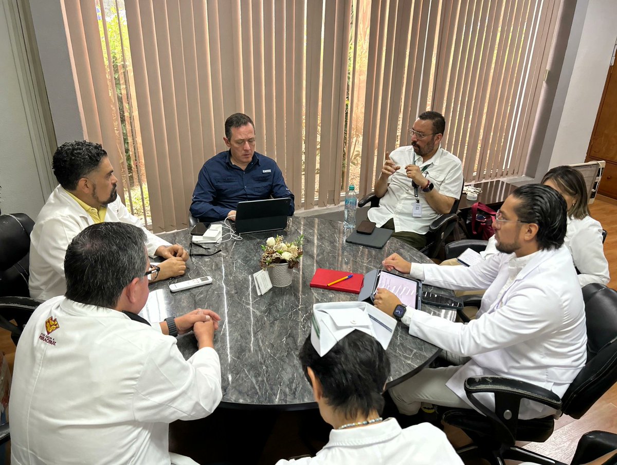 IMSS_Bienestar's tweet photo. IMSS Bienestar trabaja de manera conjunta en los hospitales de Veracruz para fortalecer su operación, atender las necesidades identificadas y garantizar la continuidad de los servicios de salud para la población. https://t.co/pYWkf8AvfR