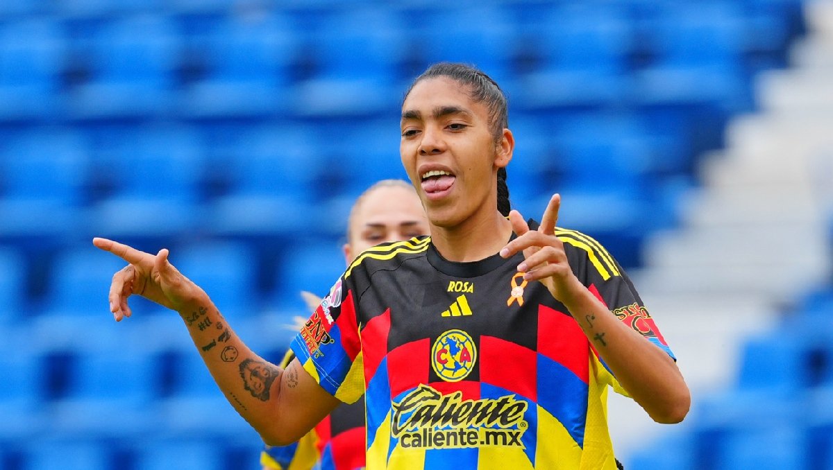 danpinera's tweet photo. Todas dieron un juegazo hoy.

Pero lo de esta mujer es increíble de ver en cancha. Recupera, distribuye, marca ritmo.
El medio campo le pertenece.

Gaby García es una jugadoraza.
@AmericaFemenil
💙🦅💛 https://t.co/BONKtvuMw2