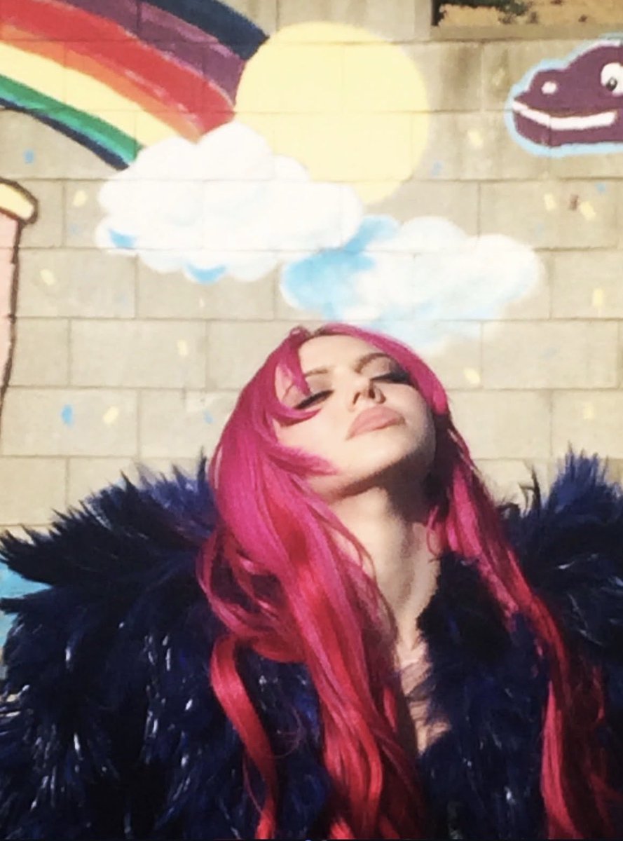 centraladelaa's tweet photo. ADÉLA via Instagram:

“oi gente, meu primeiro álbum PRIMA oficialmente debutou em n.4 nos EUA!!! estou postando isso pelo celular do meu manager Sam, porque deletei as redes sociais para permanecer sã!! mas EU AMO VOCÊS &amp; MUITO OBRIGADO!!!” https://t.co/w2faMkfzPH