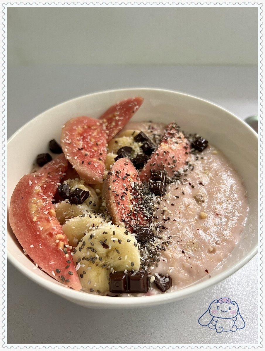 MonicaDentler's tweet photo. Cozy homemade oatmeal with sliced banana u0026 a sprinkle of cinnamon for a quick, nourishing breakfast , https://t.co/t6sU5LYdVi