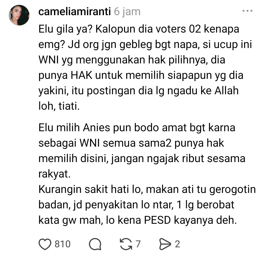 qrivasiii's tweet photo. Pagi pagi udah pada ribut!
Konteksnya si mang Ucup tukang jus bikin status kalau dia bersyukur sama kehidupan dia yang sekarang,
Terus ada yang nyeletuk dia ini 02 voters, menurut kalian haruskah semua hal dikaitkan sama politik?
Kalau liat komennya sih banyak yang pro dan kontra ya