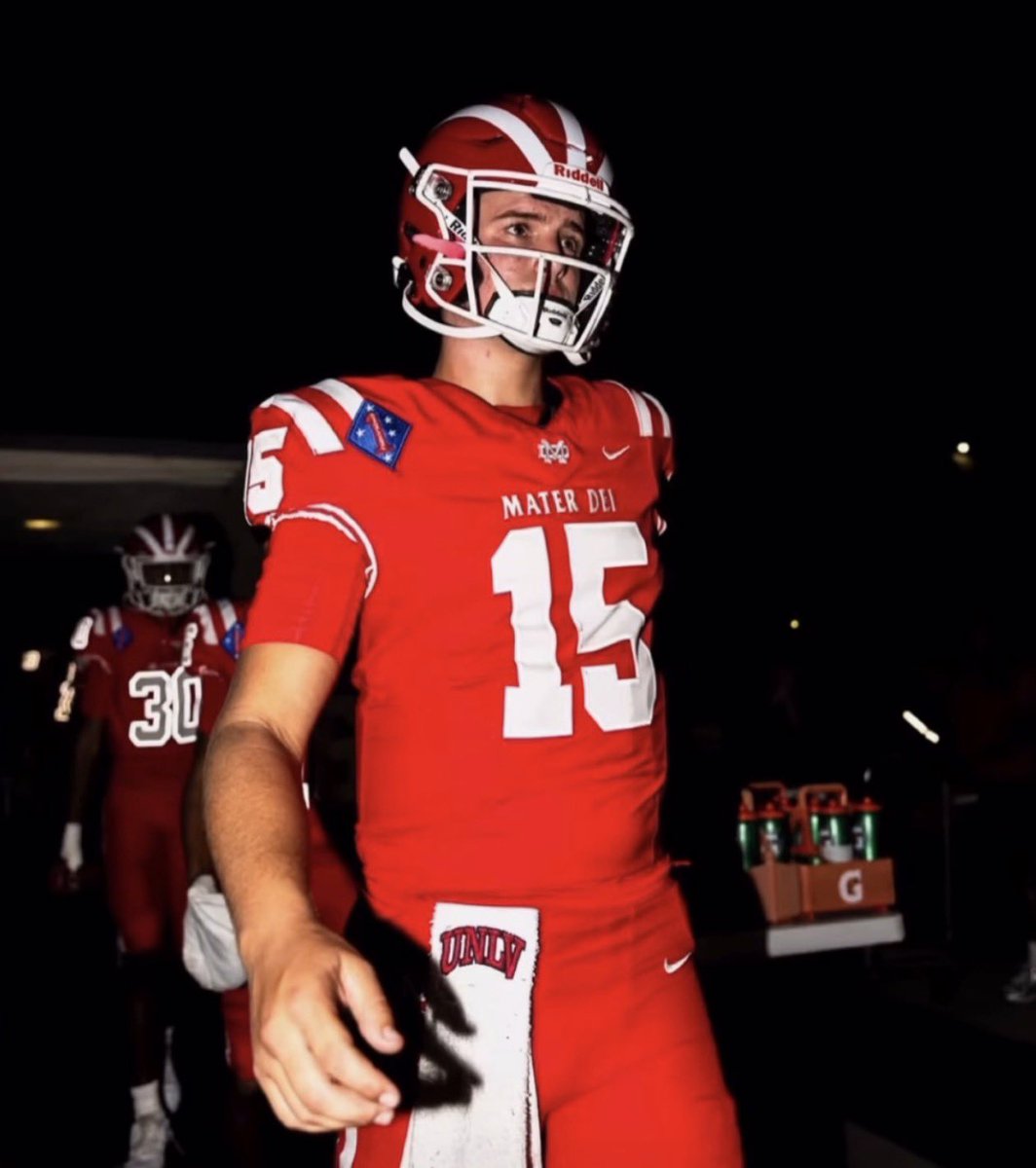 DNVR_Buffs's tweet photo. 𝑵𝑬𝑾𝑺 : 3⭐️ Mater Dei QB Cameron Pooley has committed to Colorado!

Pooley also held offers from Auburn, Arizona State, Arkansas and others #SkoBuffs 🦬 https://t.co/rYq74GXyyg