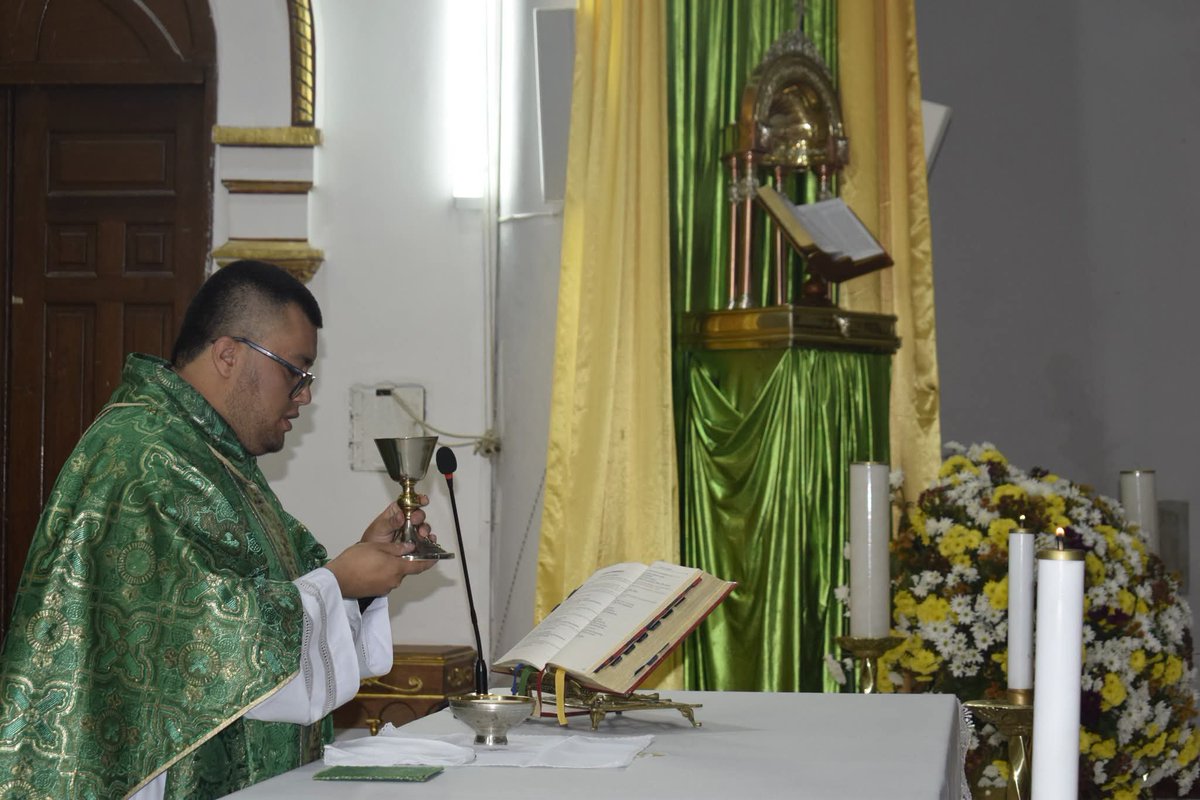 Granada_Stereo's tweet photo. Primicias sacerdotales del padre Diego Pérez. 

#GranadaAntioquia #GSTUnaRadioLlenaDeHistorias https://t.co/tykH5JloFS
