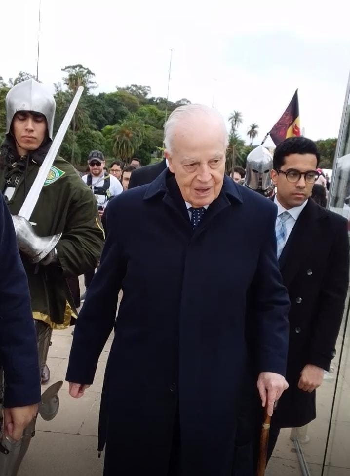 UMPoco2's tweet photo. Com o Fim da 6° República, A Monarquia deverá ser Restaurada no Brasil 🔰 https://t.co/RY7ranKDEb