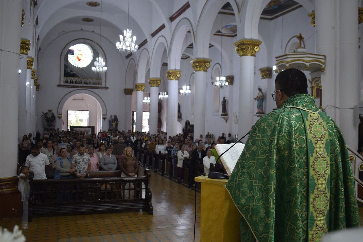 Granada_Stereo's tweet photo. Primicias sacerdotales del padre Diego Pérez. 

#GranadaAntioquia #GSTUnaRadioLlenaDeHistorias https://t.co/tykH5JloFS