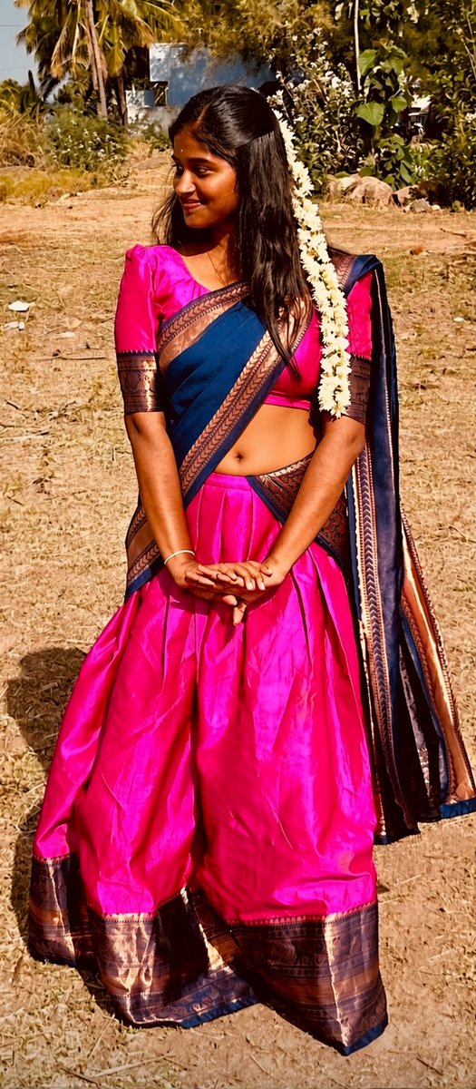 pavithra868611's tweet photo. Ivaloda pundai epti irukum enna colour irukum muti irukuma irukatha sollunga 🥒🥒💋💋 https://t.co/jXwgKpwbI5