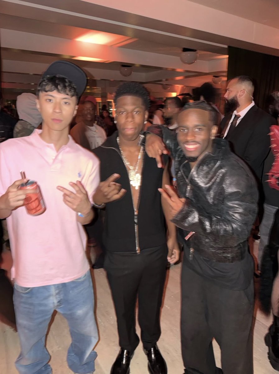 StreamersEra's tweet photo. Rakai dropped a new IG post from the VIVET Debut Show 🔥📸

- featuring Kai Cenat, Fanum, Ray, Tylil, Dezz &amp; Madi https://t.co/XlqOMxzqWc