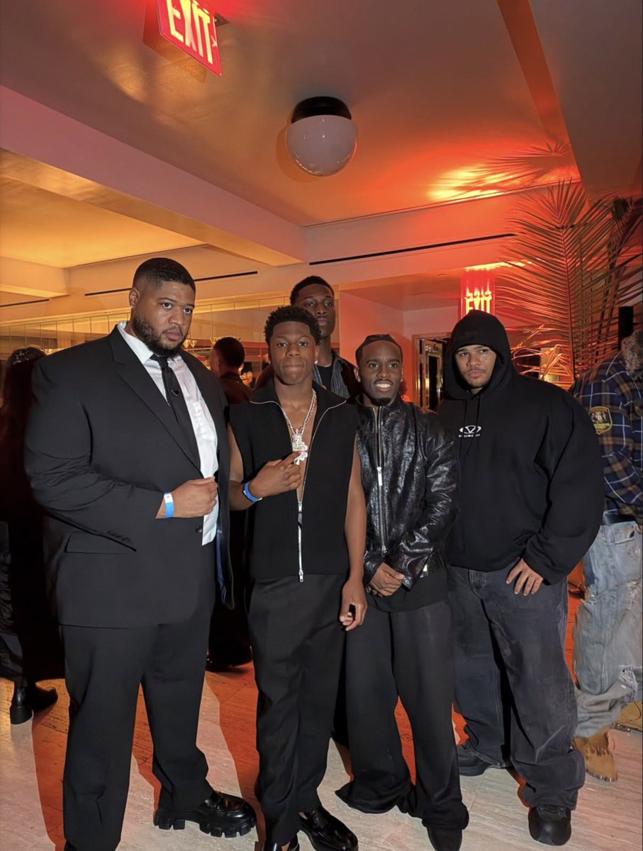 StreamersEra's tweet photo. Rakai dropped a new IG post from the VIVET Debut Show 🔥📸

- featuring Kai Cenat, Fanum, Ray, Tylil, Dezz &amp; Madi https://t.co/XlqOMxzqWc