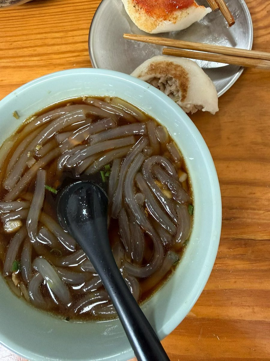 QiuDiu's tweet photo. 带小伙伴 一个早饭吃三家😋 https://t.co/8Jvf4e7pLU