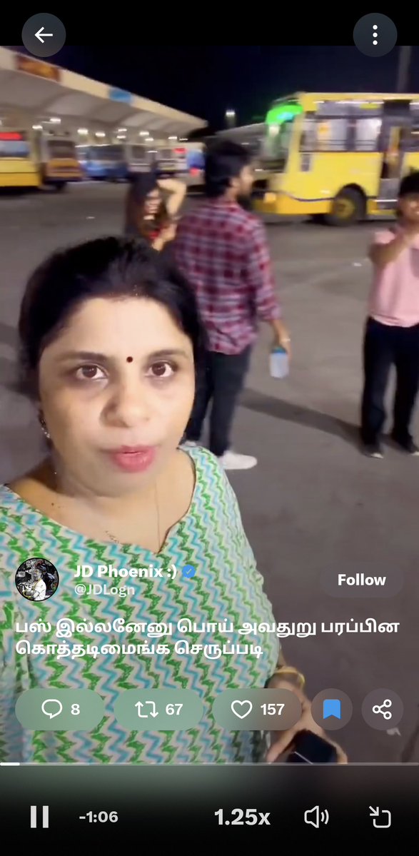random__writes's tweet photo. @JDLogn 
இந்த முதல் போட்டோவுல பின்னாடி பிளாக் டி-ஷர்ட் போட்டுட்டு ஒரு பொண்ணு நிக்குது இல்லையா, அதுதான் அந்த இரண்டாவது போட்டோல இருக்குற பொண்ணு. எல்லாரும் குரூப்பா போய் வீடியோ எடுத்துட்டு இருக்காங்க.

நாங்களெல்லாம் லீவு விட்டா, ஒரு நாள் முன்னாடியே ஊருக்குப் போவோம். இல்லன்னா ஒரு நாள் எக்ஸ்ட்ரா லீவு போட்டாவது அதுக்கு முன்னாடியே போயிடுவோம்.

ஆனா லீவு விட்டதே வெள்ளிக்கிழமை சாயங்காலம். மனசாட்சி இல்லாம ஞாயிற்றுக்கிழமை நைட் வீடியோ எடுத்து, இதை “DMK narrative”ன்னு சொல்றீங்களே!

இந்தப் பிரச்சனைக்குத்தான் DMK பெருசா ரியாக்ட் கூட பண்ணல. அப்படி பண்ணியிருந்தா, “DMK-வை வைத்து அரசியல் பண்றீங்க”ன்னு மறுபடியும் கடிப்பீங்க.

இன்னைக்கு திங்கட்கிழமை. லீவே முடிஞ்சுடுச்சு. 😄