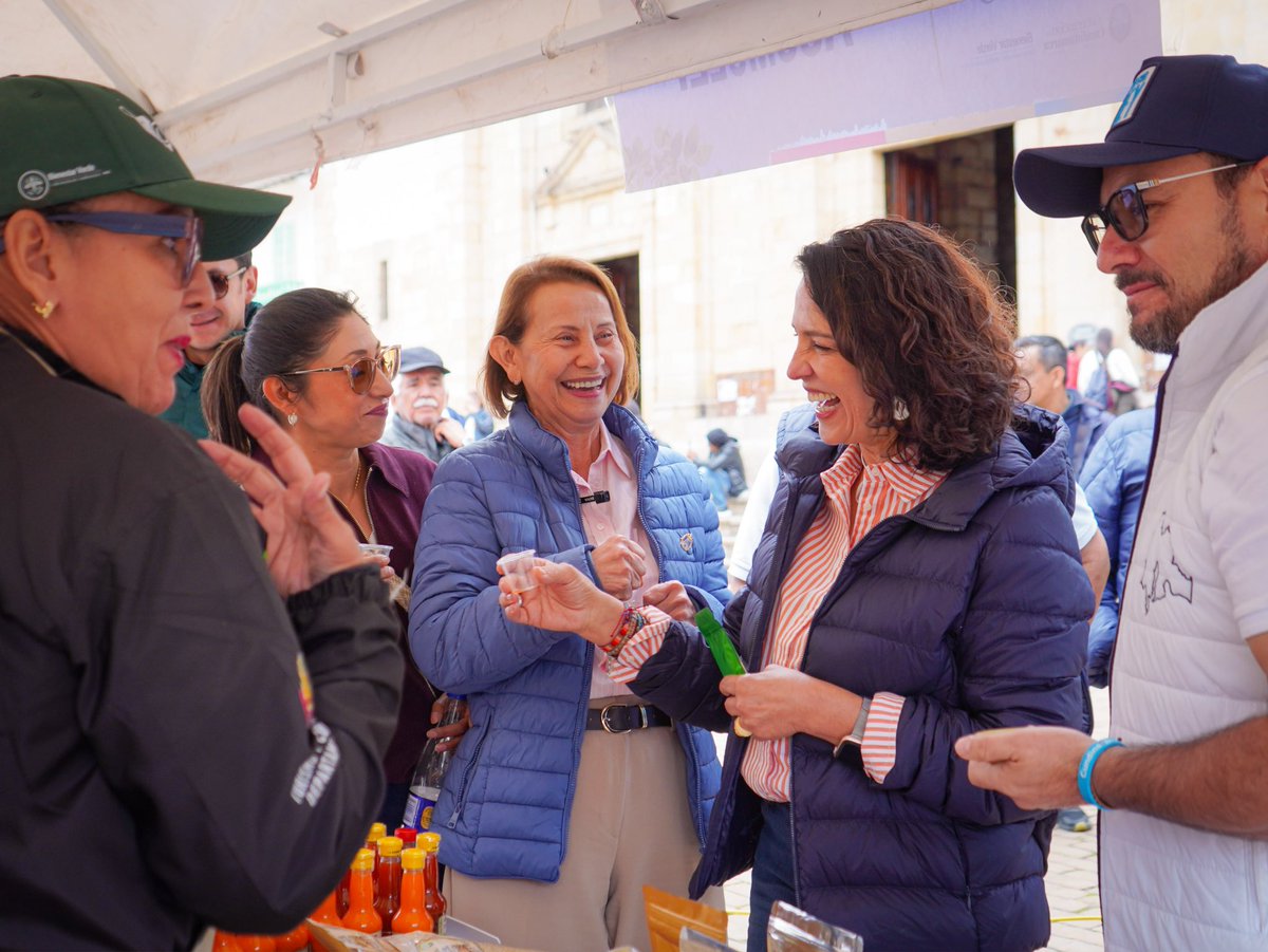 HildaGutiCD's tweet photo. Detrás de cada emprendimiento hay una historia de trabajo, innovación y amor por nuestro territorio. 🌱🇨🇴

Desde Zipaquirá seguimos conociendo y respaldando a quienes hacen de la sostenibilidad una oportunidad para sus comunidades. Cundinamarca tiene mucho que mostrar y mucho por crecer. 💪🏼