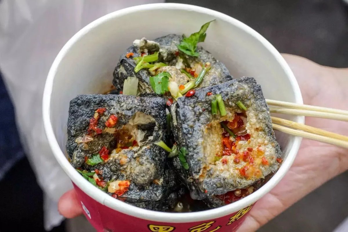 LiviaCapshmdp's tweet photo. Gotta love late-night Taiwanese stinky tofu at the street stall—crispy, pungent, and total comfort! ， https://t.co/IRjIFy5CsA