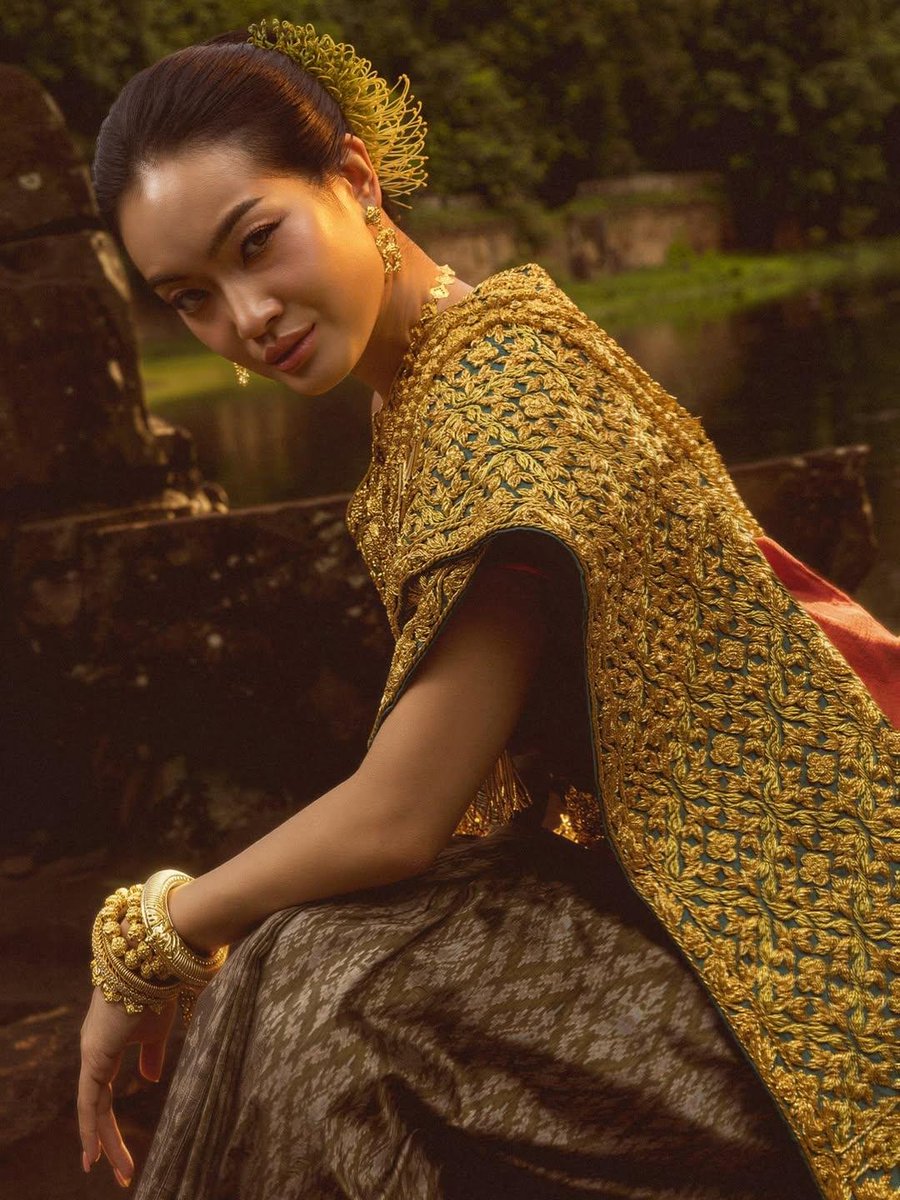 RakVirak91723's tweet photo. Mealyann Nita Saing, Top5 Miss Universe Cambodia 2024. 🇰🇭🇰🇭🇰🇭 @MissUniverse #cambodia #mealyannnitasaing #top5missuniversecambodia2024 #chutsbaikhmer #khmerculture #khmerdress #khmersbai #khmertraditionalattire https://t.co/vB9xqrp5Fz
