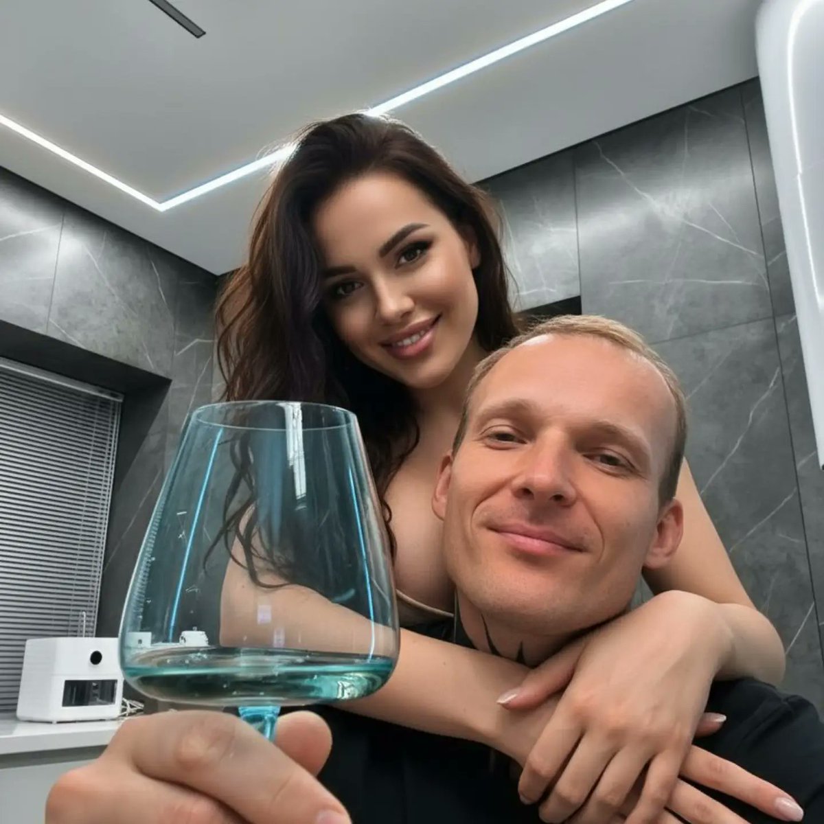 GussieHagevrkb's tweet photo. Photo by EVGEN&amp;Й on August 13, 2026. May be a selfie of one or more people, hair, wine glass, vodka and text. https://t.co/L5wubW9XNO