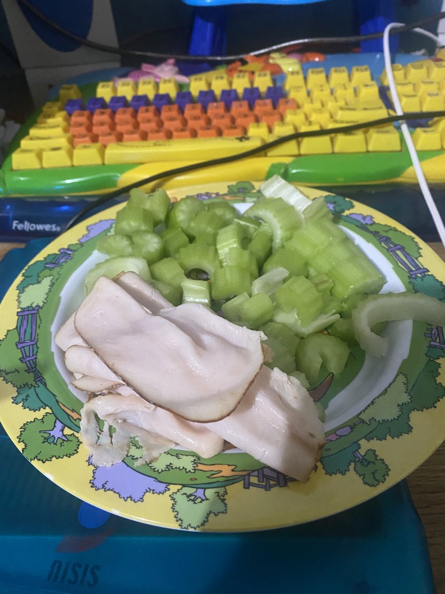 LarryTlTLicker's tweet photo. really haven't felt up to making anything lately.. it's all been instant shit
I'm so fat... https://t.co/HokD7y60Z7