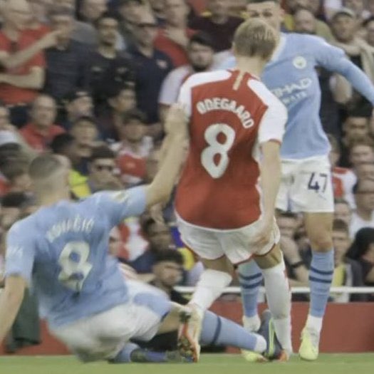 KayLFC05_'s tweet photo. Clubs that have received an apology from PGMOL: 

- Arsenal
- Liverpool
- United
- Chelsea 

Clubs that HAVEN’T received an apology from PGMOL: 

- MANCHESTER CITY

Why?

Because EVERY decision goes their way, this can’t go on any longer. https://t.co/MqUliW52R3