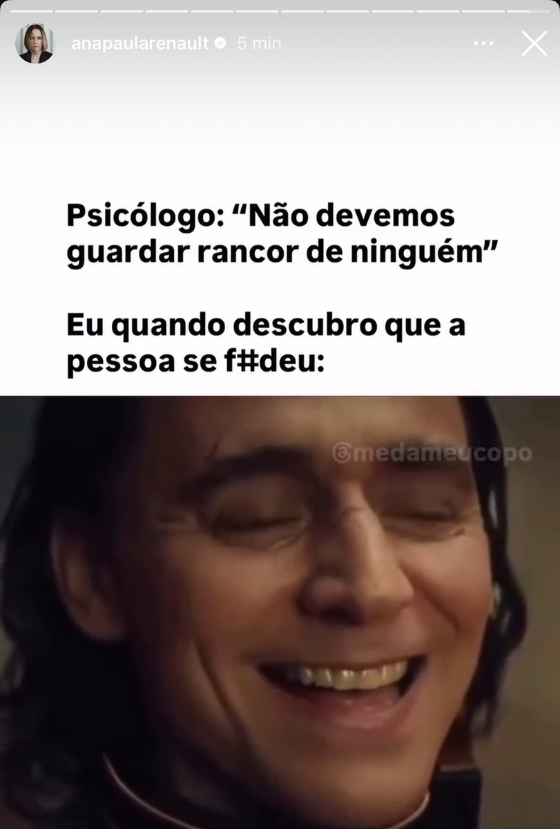lovrenault's tweet photo. gente essa ana paula me encanta KKKKKKKK ana paulinha tá solta faz dias https://t.co/CIX5AyqsjU