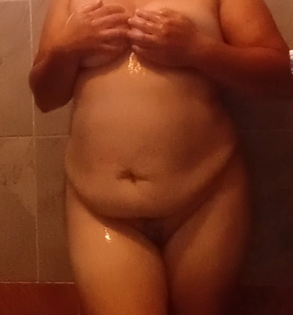gonz11146's tweet photo. Lavándome mi panochita 🔥🔥🔥🍑 https://t.co/Btir6FQgLv