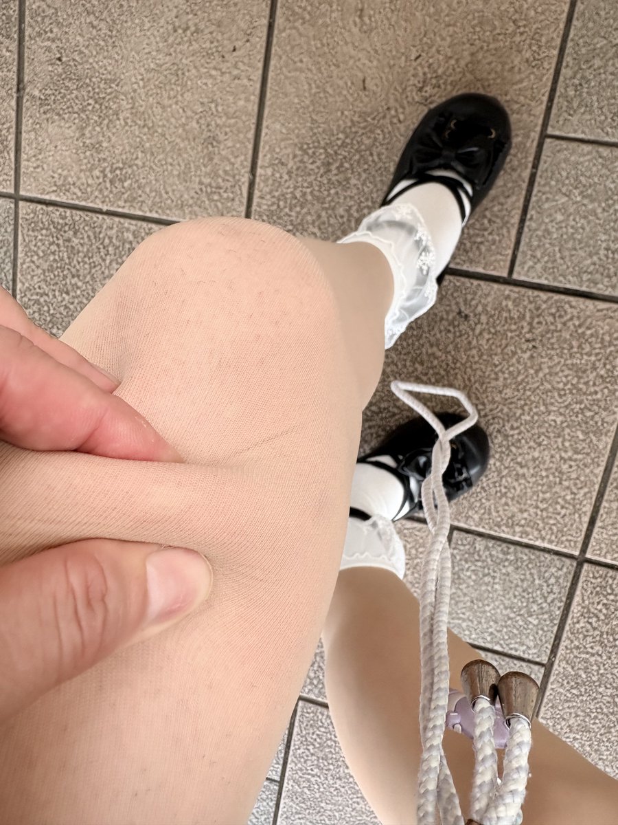 ChiyoyaYuna's tweet photo. なんか痒いな。と、思ったら、ストッキングしてても蚊に噛まれるんだなぁ〜。と知った(笑) https://t.co/katuN1KnAj