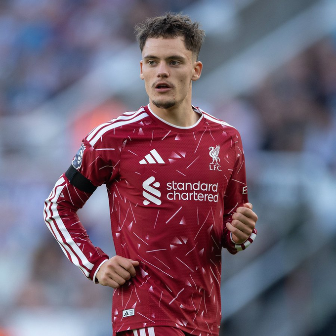 EPL_Gunlukleri's tweet photo. 🚨 Bayern Münih, Liverpool'da bekleneni veremeyen Florian Wirtz'i bir fırsat olması halinde gelecek yaz kadrosuna katmak istiyor.

Liverpool şu anda oyuncuyu gözden çıkarmadı ancak düşük form grafiği sürerse işler değişebilir. (@TEAMtalk) https://t.co/JCd7uhmjdQ