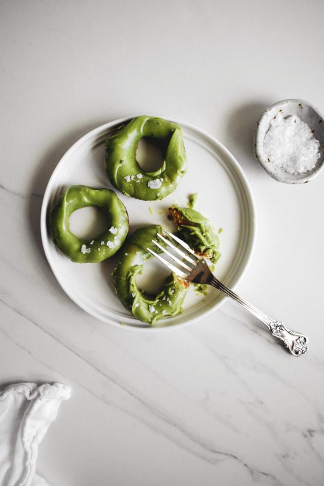 LorisReverez's tweet photo. Just tried the new matcha lava cake at the downtown bistro ! Oozing with smooth white chocolate center, the perfect balance of bitter and sweet – 10/10 would come back for seconds! #FoodieFind #TokyoEats https://t.co/cfmI0l7UYZ