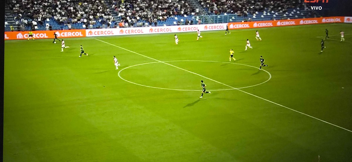 MauriLog's tweet photo. “Quando non puoi vincerla almeno non perderla”. Dopo che l’hai recuperata 2 volte per sbaglio perché Zhegrova ha indovinato la 1ª partita da quando gioca alla Juve lasci le praterie al 94º con Douglas Luiz unico difensore centrale. Direi che non ci siamo 🤷‍♂️  #SassuoloJuve https://t.co/z3E7i3iIIE