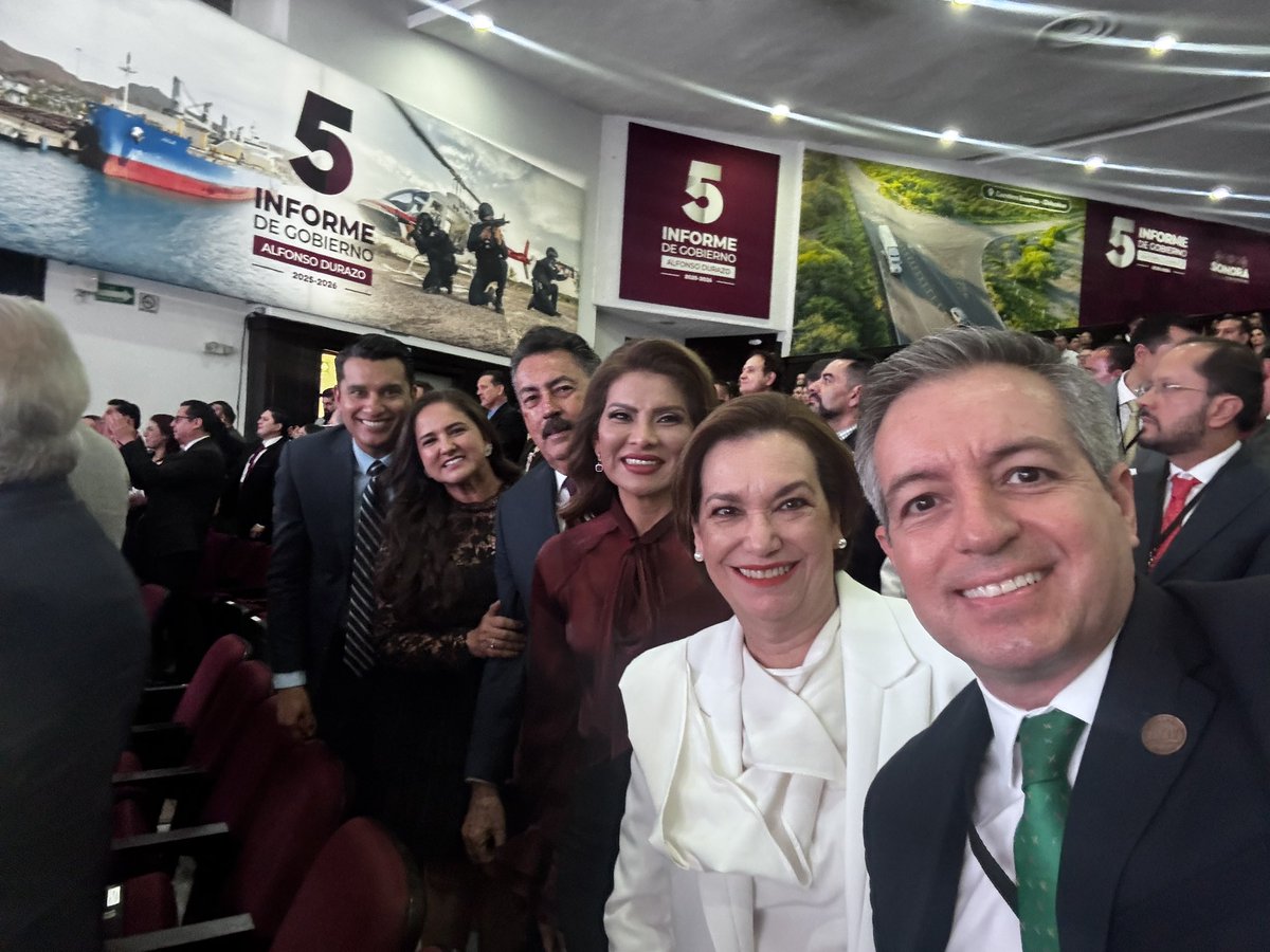 DelValleColosio's tweet photo. La unidad es la fuerza de nuestro movimiento. 

Un gusto coincidir esta mañana en el 5o informe de nuestro Gobernador Alfonso Durazo. 

#TierraDeOportunidades
#SonoraQuerida https://t.co/YNbVr41HL4