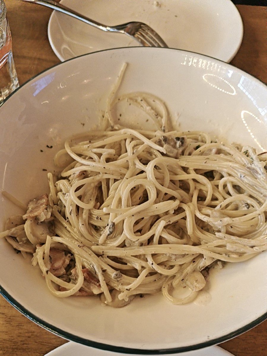 PhoebeCrafts's tweet photo. Just had the BEST truffle mushroom pasta at that tiny corner bistro downtown—creamy, earthy, and perfectly al dente! 10/10 would beg the chef for seconds https://t.co/VLGQM5vZlg