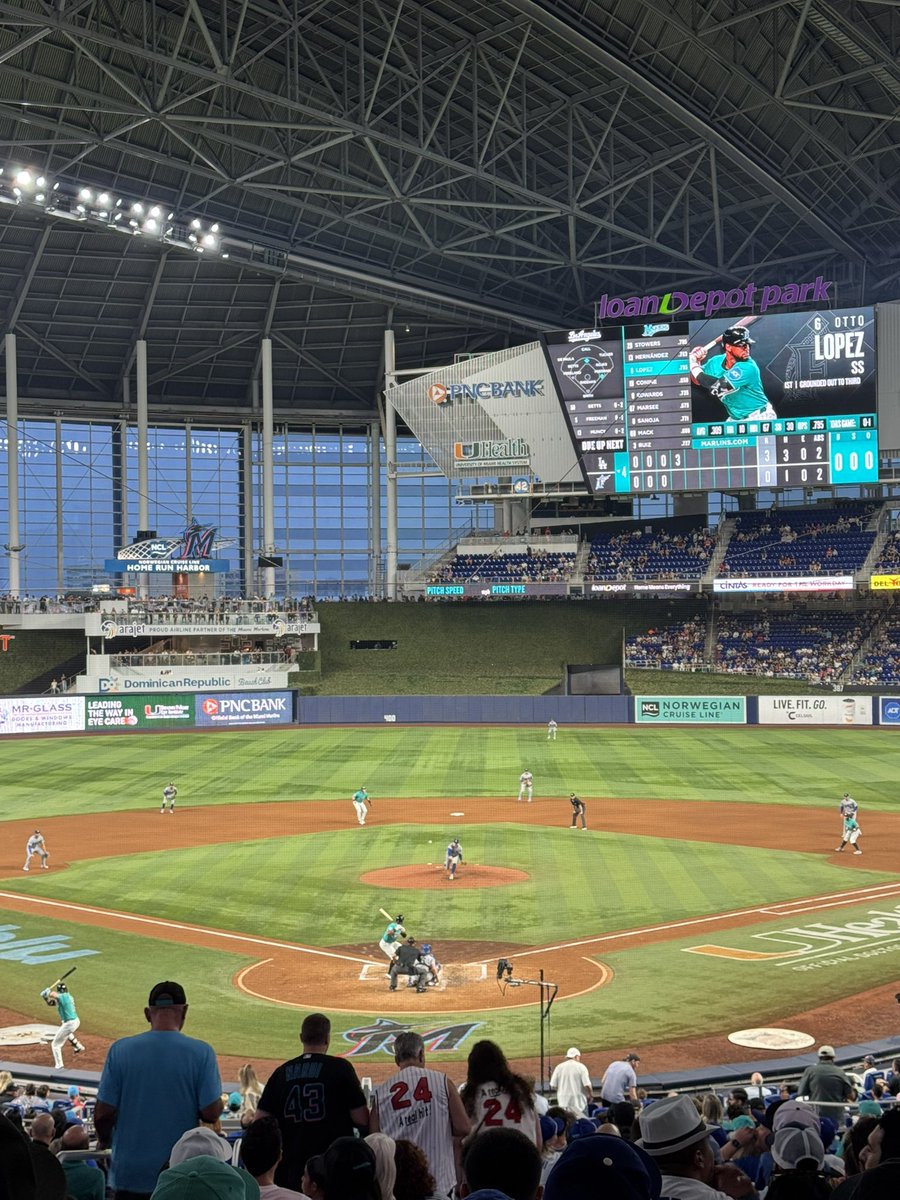 1playerpapi's tweet photo. #fightingfish @Marlins https://t.co/b6JEJQ05NR