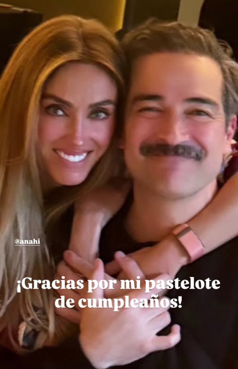 AnahiOnCharts's tweet photo. MEU DEUS! Anahi fez uma festa surpresa para Alfonso Herrera. https://t.co/zbAEM11uQO