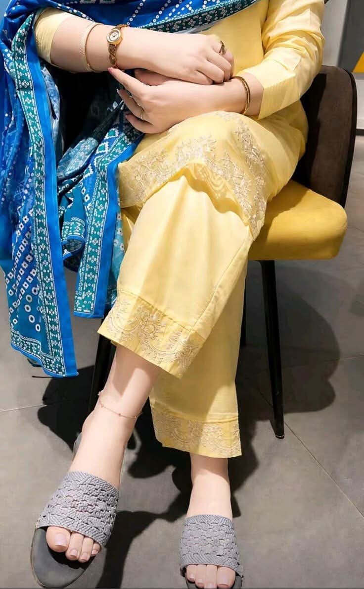 red_chillizz's tweet photo. ہر مسکرانے والا اپنا نہیں ہوتا،
اور ہر خاموش رہنے والا بےحس نہیں ہوتا۔ 🤍 https://t.co/2WwZQqY4qI