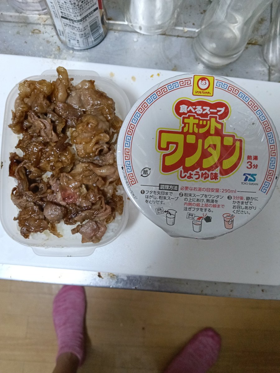 P8Nbo's tweet photo. 今日の弁当！

やはり野菜が足らない。

コンビニでサラダを買おう。

独身男はこんな感じですよ！ https://t.co/pBGU6GstkO