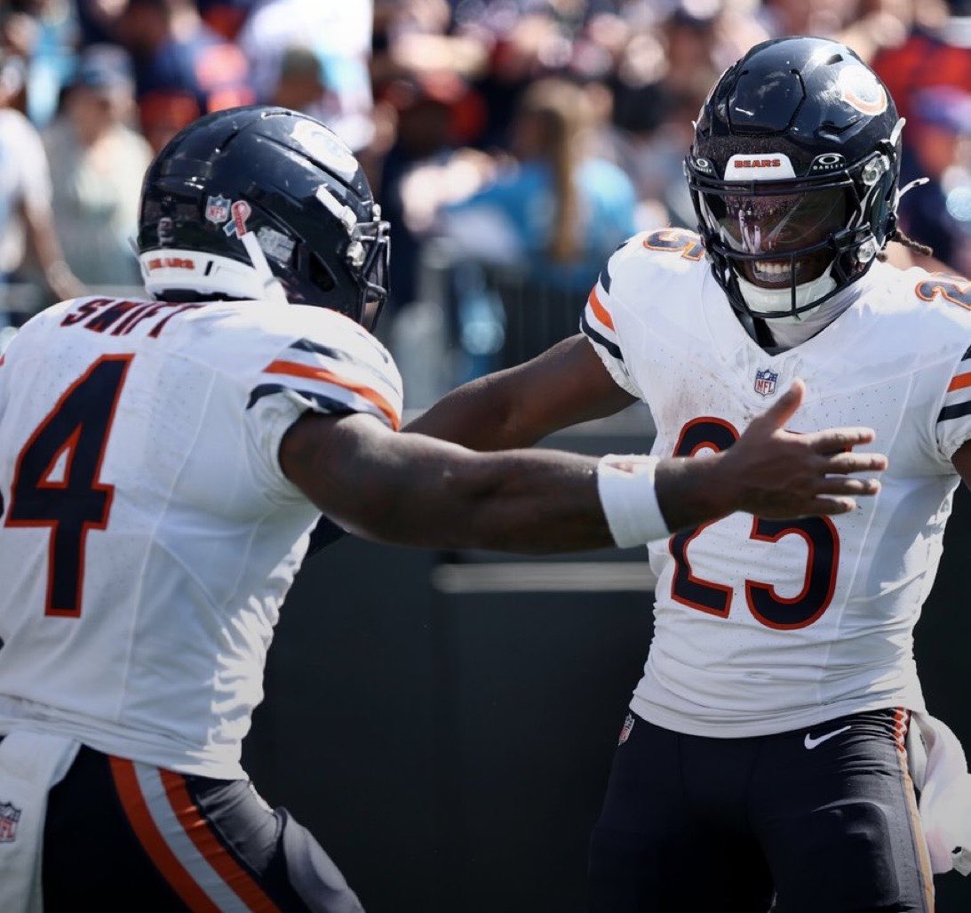 bearszn's tweet photo. Bears RBs D’Andre Swift and Kyle Monangai RAN ALL OVER the Panthers defense 🤯

D’Andre Swift:
🐻 18 Carries
🐻 124 Rushing Yards
🐻 3 Rush TDs

Kyle Monangai:
🐻 10 Carries
🐻 100 Rushing Yards
🐻 1 Rushing TD

Best RB duo in the NFL. https://t.co/fruaSZxE8C