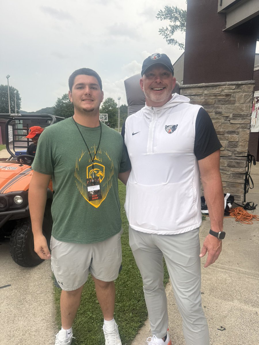 B_Dishong's tweet photo. Had a great game day visit with @UPIKEFOOTBALL 
A lot of great things happening at this school….
@CoachMikeHarris 
@CoachQTinsley 
@CoachFipps
@FBCoachDavis_ https://t.co/IyMDTrMplZ