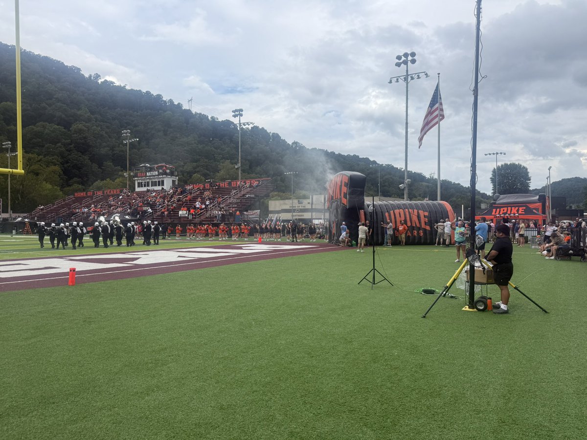 B_Dishong's tweet photo. Had a great game day visit with @UPIKEFOOTBALL 
A lot of great things happening at this school….
@CoachMikeHarris 
@CoachQTinsley 
@CoachFipps
@FBCoachDavis_ https://t.co/IyMDTrMplZ