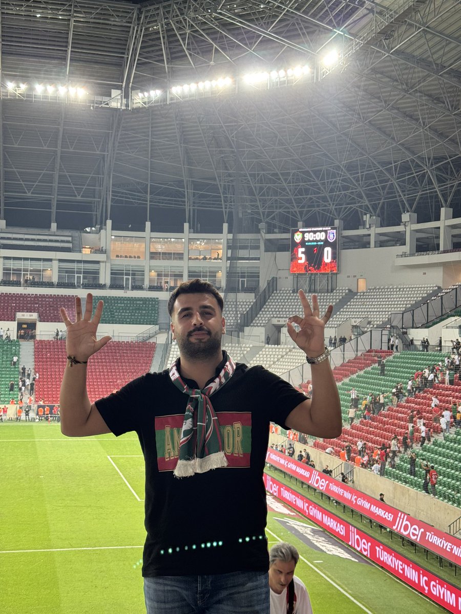 Ronii_1978's tweet photo. Damat tarafından geline 5’i bir yerde :) 💚❤️ https://t.co/lTGeZwgyil