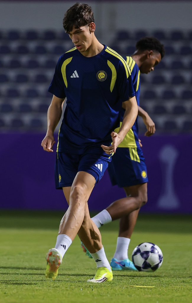 h_hmad9's tweet photo. "إبعاد حيدر عبدالكريم عن النصر!!

جاء برغبة جيسوس، ولم يمنحه جيسوس فرصة حقيقية، واليوم مع أنجي يتواصل التهميش.
هل كُتب على حيدر أن يبقى حبيس الدكة حتى ينتهي عقده؟ https://t.co/TboI9HK1eM