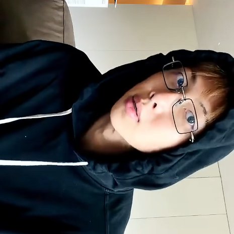 Woodkookie's tweet photo. @pxyvden @ChaseHayve Bro, that’s your damn opinion, but to most ARMYs he looks fine as hell. He looks great in lives, so don’t judge him by some poorly lit, worst-angle photo you saw on social media. https://t.co/XLayFj5SWl