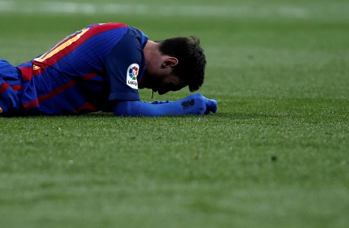 Barca_Archive's tweet photo. The night Messi destroyed Real Madrid https://t.co/kueXnGj5DU