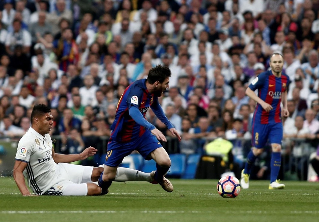 Barca_Archive's tweet photo. The night Messi destroyed Real Madrid https://t.co/kueXnGj5DU