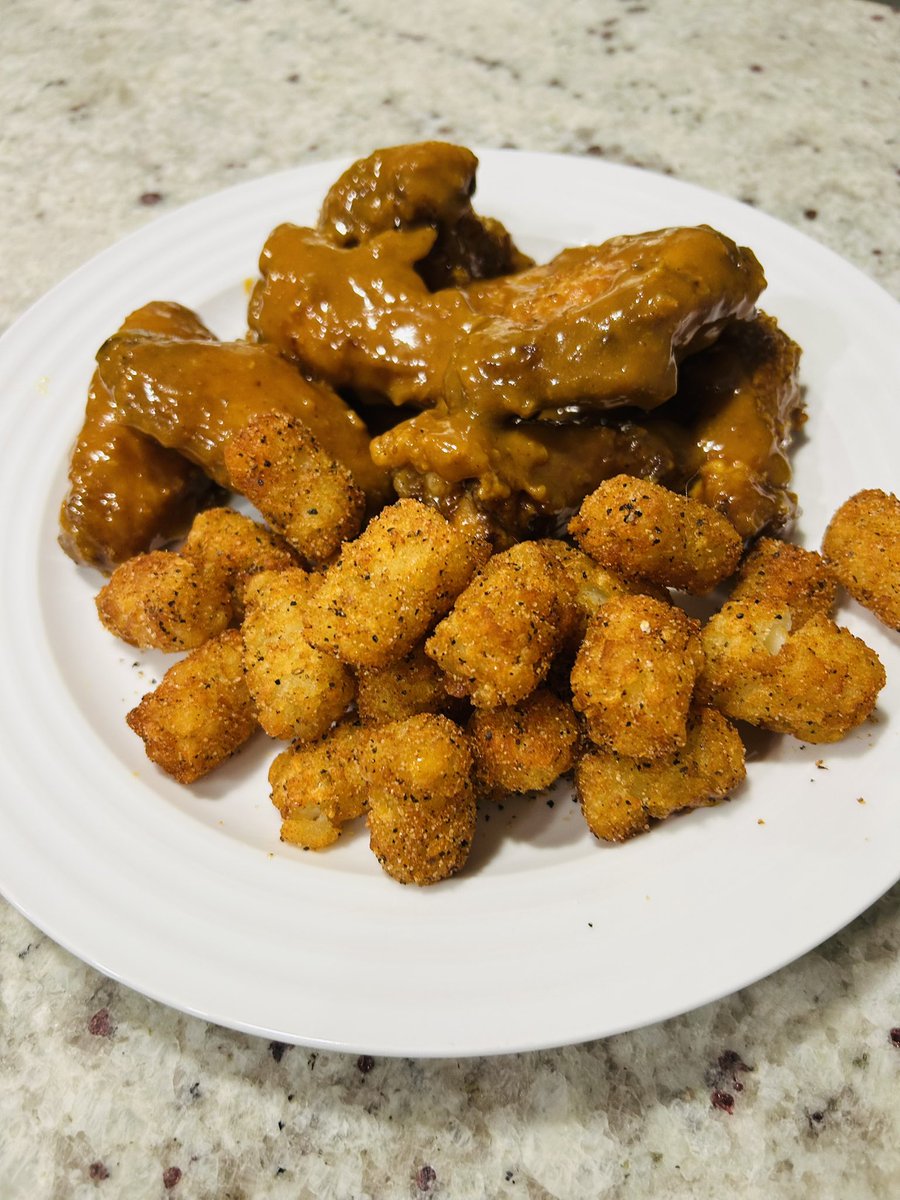 KodaTalkss's tweet photo. Made wings for football today https://t.co/hHv1Sg9gta