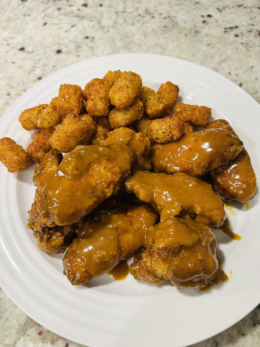 KodaTalkss's tweet photo. Made wings for football today https://t.co/hHv1Sg9gta