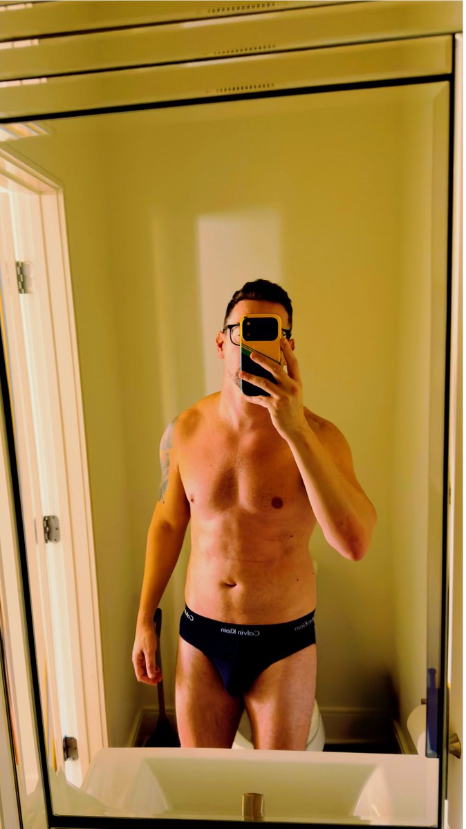 sixwonfive615's tweet photo. The Crayola phone case is back. Please validate. https://t.co/H1G4KzfZ9q