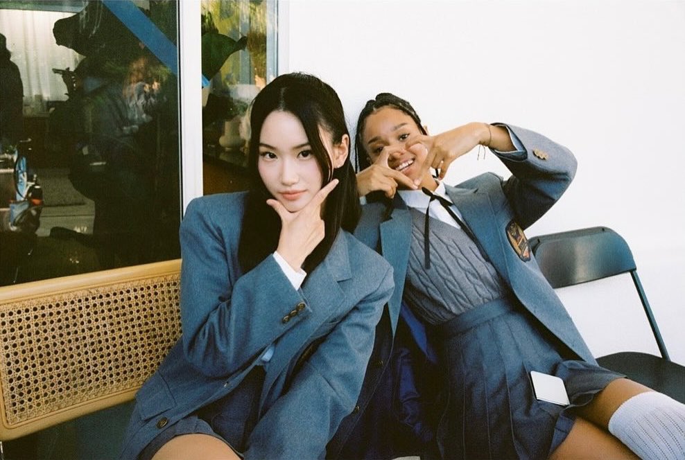 meiyokmarz's tweet photo. manon and nayoung link up when https://t.co/mpPOwEqQV4