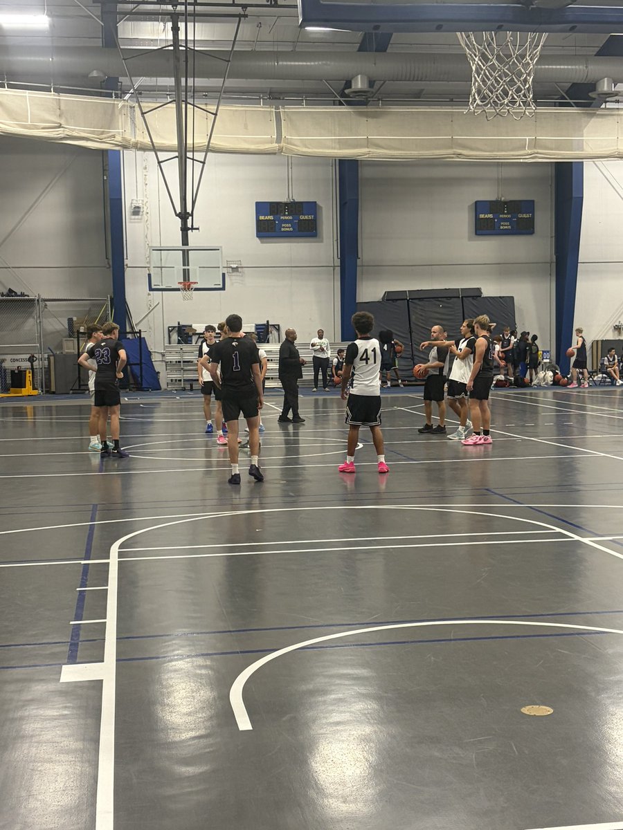 OldAbesBB's tweet photo. Some of our juniors got to learn from one of the best in the state at the WBCA Showcase today. Meanwhile, a group of our freshman and sophomores went to play in the Fall Varsity League at Concordia St-Paul. #oldabepride #riseas1 https://t.co/F9vcL41AQS