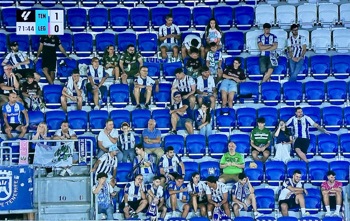FPLeganes's tweet photo. ¡¡HONOR!! a todos los desplazados 👏🏻👏🏻👏🏻
Buen viaje de vuelta ✈️ https://t.co/OlKKboCg85