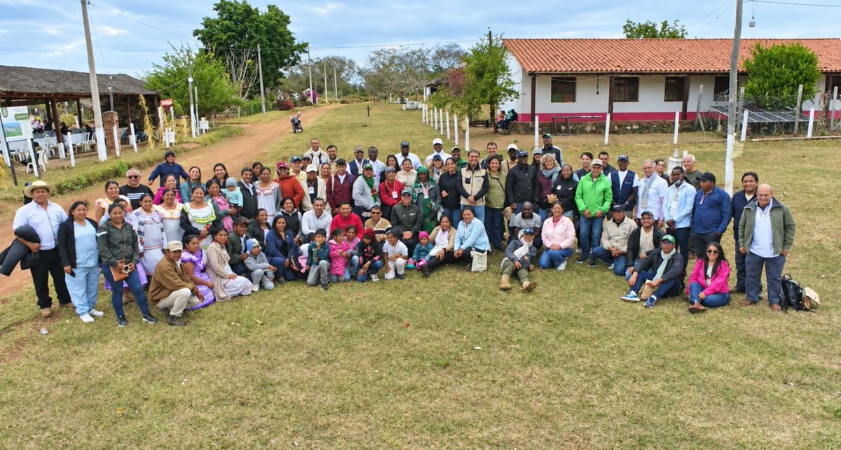 FAOBolivia's tweet photo. La Conferencia Global del Mecanismo para Bosques y Fincas concluyó con una visita de campo a Concepción, en la Chiquitania. Y acercó a delegaciones de 15 países al trabajo de los verdaderos guardianes del bosque 💚🌳 https://t.co/0KuSBaAzGI