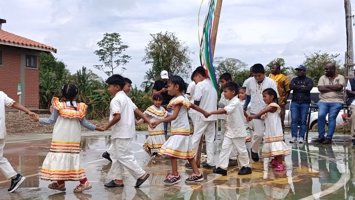 FAOBolivia's tweet photo. La Conferencia Global del Mecanismo para Bosques y Fincas concluyó con una visita de campo a Concepción, en la Chiquitania. Y acercó a delegaciones de 15 países al trabajo de los verdaderos guardianes del bosque 💚🌳 https://t.co/0KuSBaAzGI